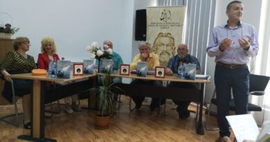 Dublă lansare de carte la Biblioteca Județeană Vaslui, sub semnătura poetelor Daniela Oatu și Lina Codreanu